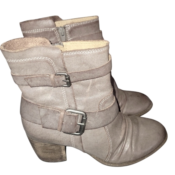 Naya Women's Soft Leather Virtue Block Heel Rustic Buckle Ankle Bootie Sz 71/2 M - Picture 12 of 13